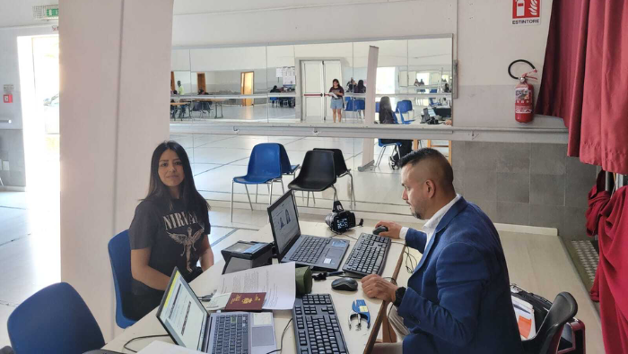 Connacionales de Pesaro reciben atención consular itinerante