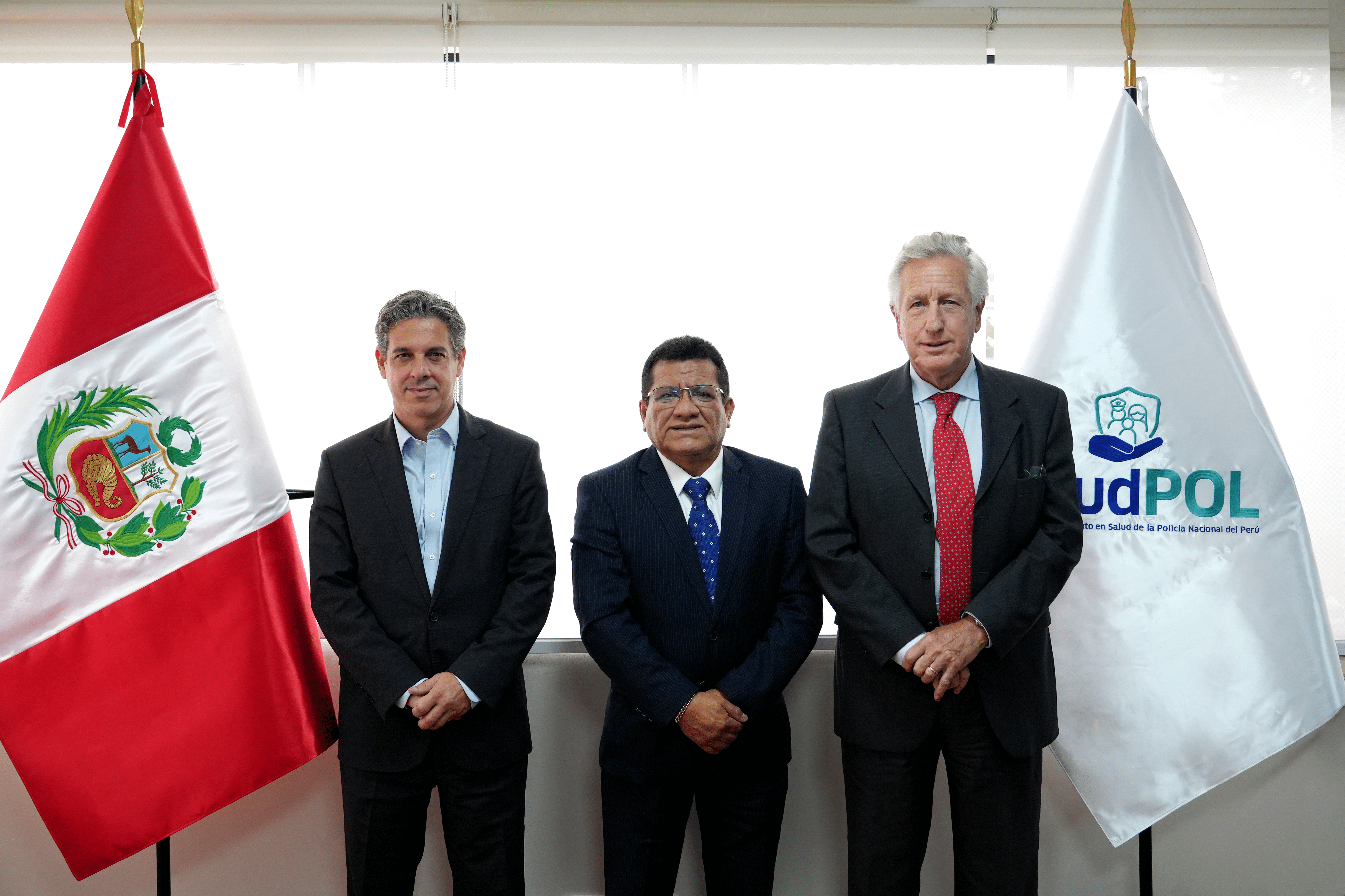 Gerente General del Seguro Saludpol y el Gerente Médico del Hospital Universitario Austral de la República de Argentina.