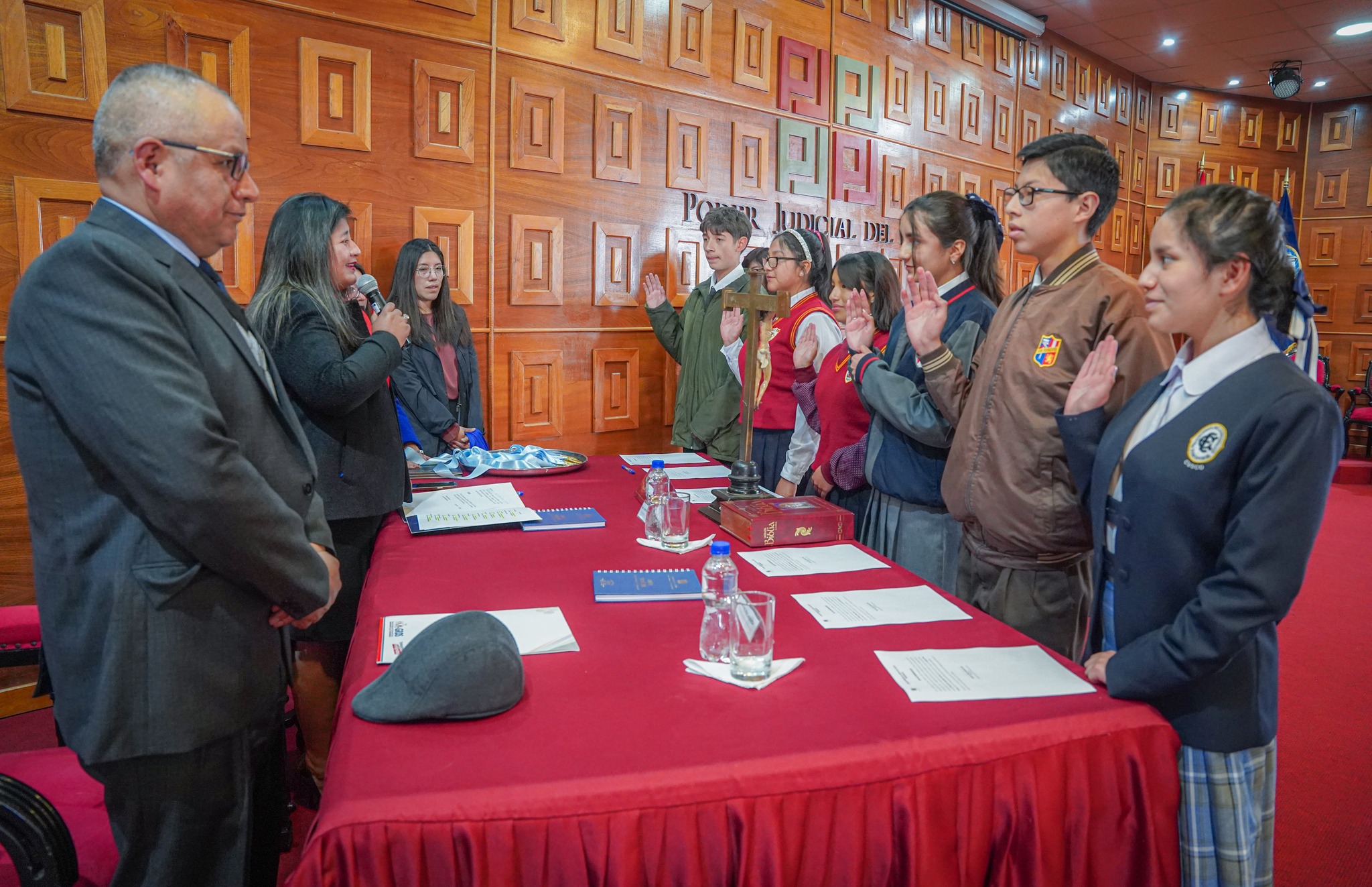 Jueces y Secretarios de Paz Escolar juramentaron ante la máxima autoridad judicial de la región
