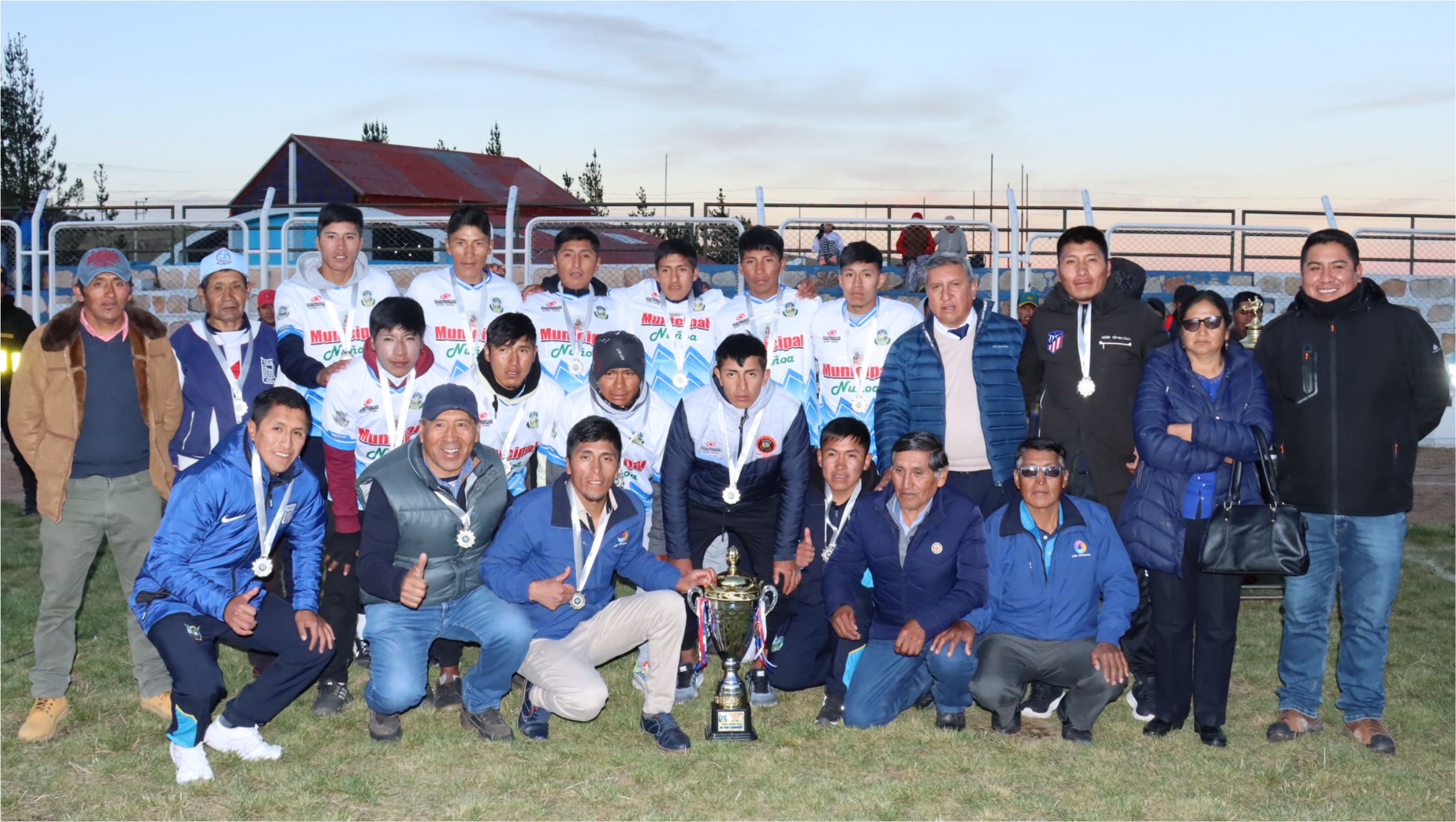 Foto del equipo que obtuvo el segundo lugar