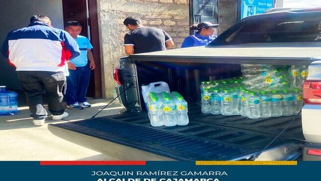 ✅En un trabajo conjunto con la empresa SL&J Representaciones y Servicios Generales EIRL se ha podido recibir 255 botellas de agua mineral al personal de limpieza pública de la gerencia de Desarrollo Ambiental, demostrando su cariño y respaldo al arduo trabajo que realizan nuestros trabajadores para mantener limpia nuestra ciudad. 