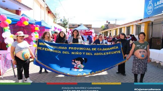 📌La Municipalidad Provincial de Cajamarca, a través del  Comité Municipal por los Derechos del Niño, Niña y del Adolescente realizó la campaña: "Maternidad Saludable, Segura y Voluntaria" del 20 al 26 de mayo con el lema "Elige comer saludable por amor a tu bebé", en la que participó la Defensoría Municipal del Niño, Niña y Adolescente (DEMUNNA) de Cajamarca.
☺️En dicha actividad se hizo una demostración de alimentos saludables para las gestantes, atención psicológica, psicoprofilaxis y vacunas. Además, como parte de un momento de legría se realizó un concurso de pancitas pintadas. 