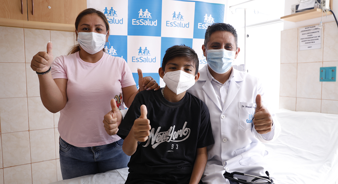 Por primera vez adolescente de 12 años puede ingerir alimentos gracias a exitosa cirugía de implante de tubo gástrico en hospital Almenara