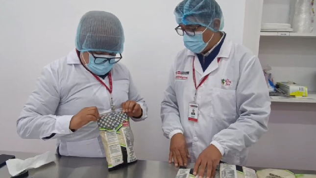  La Contraloría General constató inadecuadas condiciones higiénicas sanitarias y de almacenamiento de alimentos en un establecimiento de un proveedor del Programa Nacional de Alimentación Escolar Qali Warma. Esta situación generaría riesgos de contaminación, lo cual afectaría la finalidad de dotar alimentos inocuos durante la primera entrega del servicio alimentario 2024.