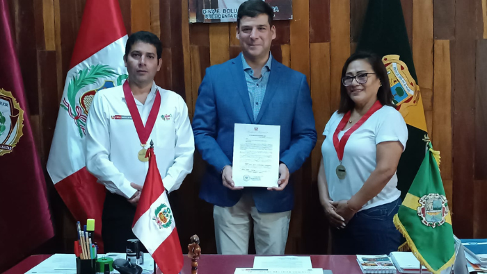 La Prefectura de Madre de Dios distingue al director de Cancillería Puerto Maldonado por su labor a favor de la región