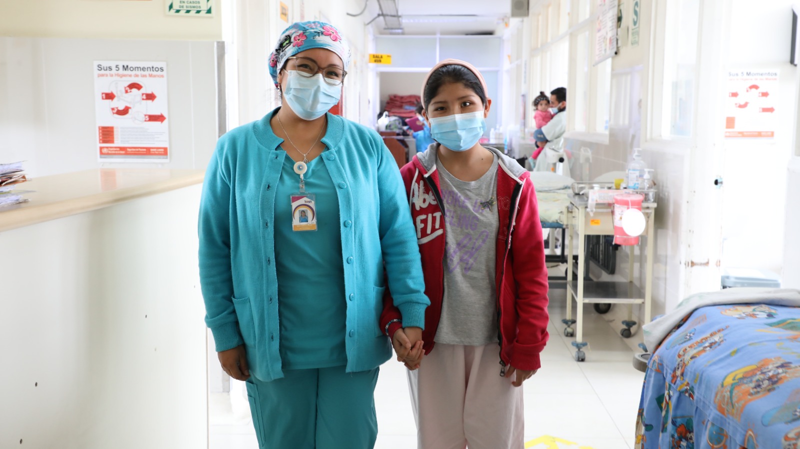 Médicos del Instituto Nacional de Salud del Niño de Breña realizan reconstrucción fácil a niña utilizando su propio hueso del omóplato