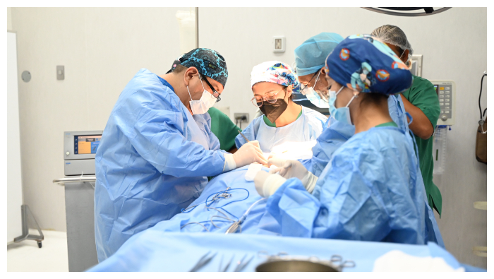 Médicos del Instituto Nacional de Salud del Niño de Breña realizan reconstrucción fácil a niña utilizando su propio hueso del omóplato