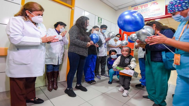 Pequeño héroe: después de 34 días de lucha, Lucianito vuelve a casa tras recuperarse de graves quemaduras