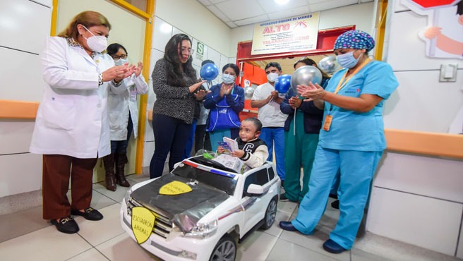 Pequeño héroe: después de 34 días de lucha, Lucianito vuelve a casa tras recuperarse de graves quemaduras