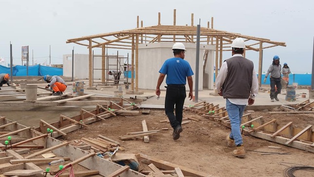 OBRA EN PLAYA MOTOBOMBA