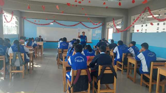 Charla de prevención del embarazo adolescente a estudiantes del distrito