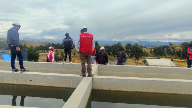  La Contraloría General advirtió a la Municipalidad Provincial de Cangallo el retraso en la ejecución de partidas las cuales se encuentran en estado de abandono y presentan deterioro y daños, esto podría generar un riesgo de fallas y obstrucción de las tuberías de la obra de agua potable y alcantarillado del distrito de María Parado de Bellido.