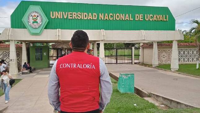 La Contraloría General alertó a la Universidad Nacional de Ucayali que la empresa contratista que ganó la licitación para brindar el servicio de seguridad lo realiza con agentes que no cuentan con carnet vigente de la Superintendencia Nacional de Control de Servicios de Seguridad, Armas, Municiones y Explosivos de uso Civil – SUCAMEC, lo que generaría aplicación de penalidades por incumplimiento de contrato al contratista.