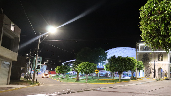 Electrocentro mejora la iluminación en Huanta con la instalación de modernas luminarias LED