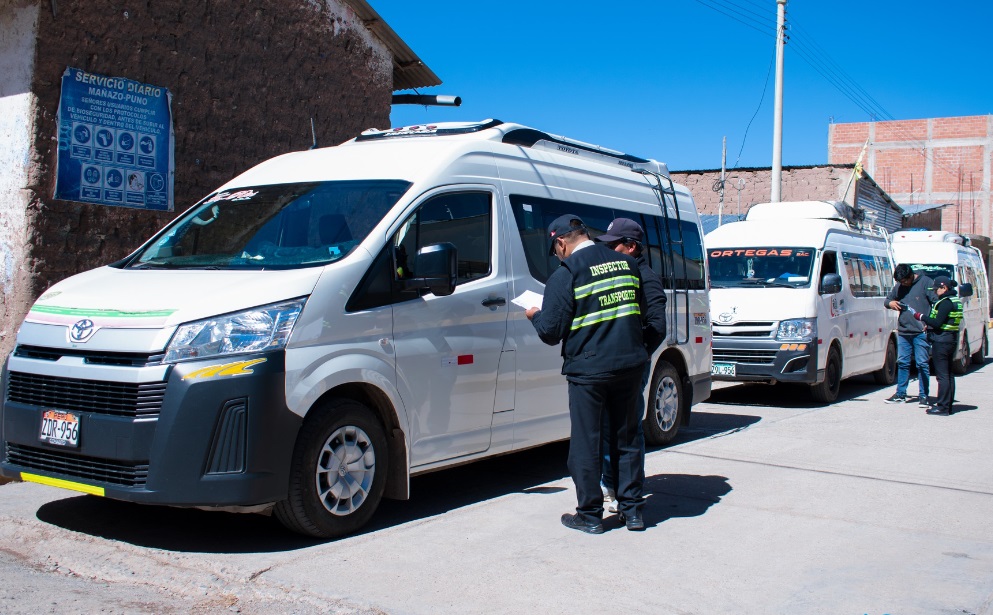 Gerencia de Transporte de la Municipalidad de Puno realizó operativo y mesa de trabajo con la Municipalidad Distrital de Mañazo