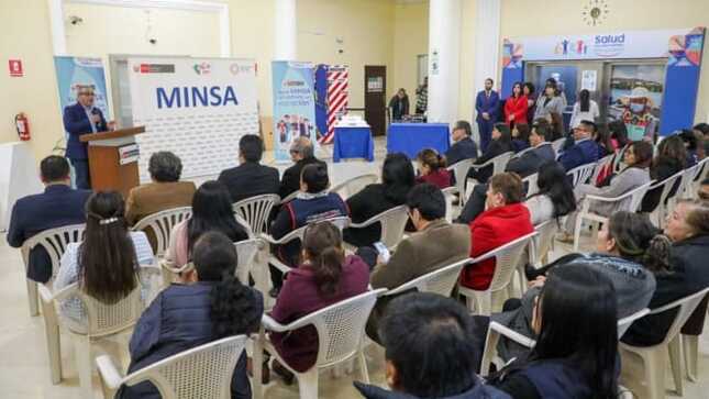 Minsa reconoce a trabajadores con 25 y 30 años de tiempo de servicio