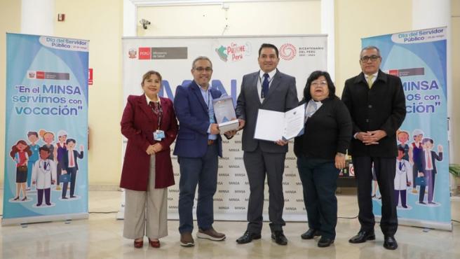 Minsa reconoce a trabajadores con 25 y 30 años de tiempo de servicio