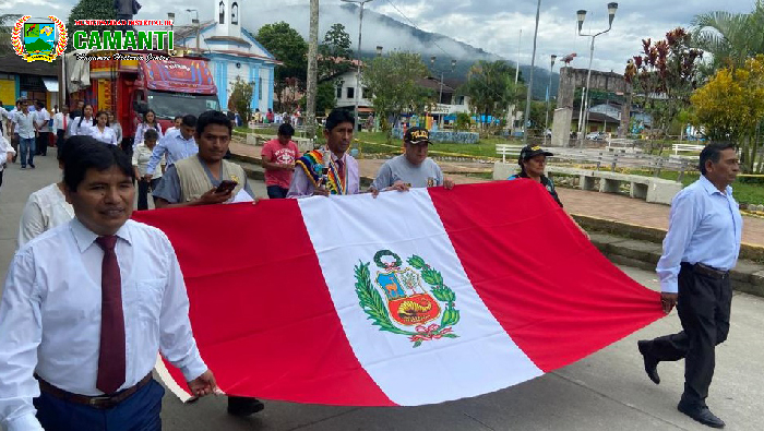 Camanti Rinde Homenaje al Día de la Bandera con Solemne Ceremonia