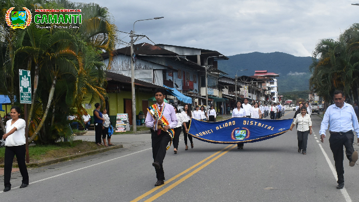 Camanti Rinde Homenaje al Día de la Bandera con Solemne Ceremonia