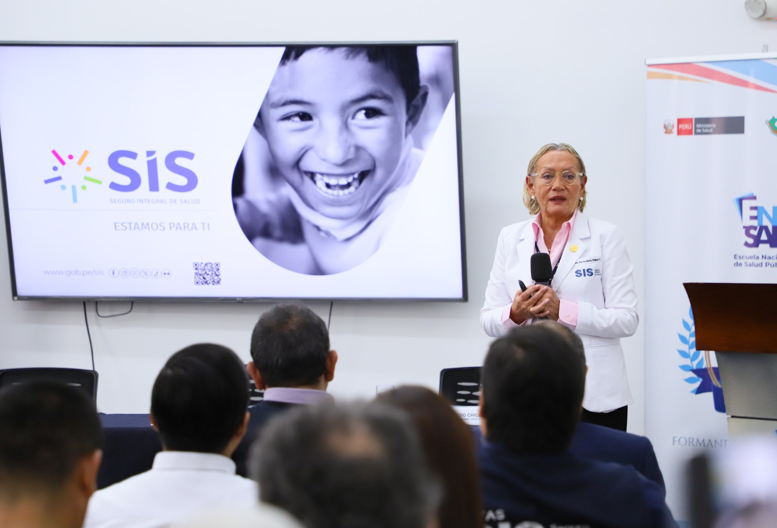 Dra. Flor de María Philipps Cuba, la jefa del Seguro Integral de Salud (SIS).