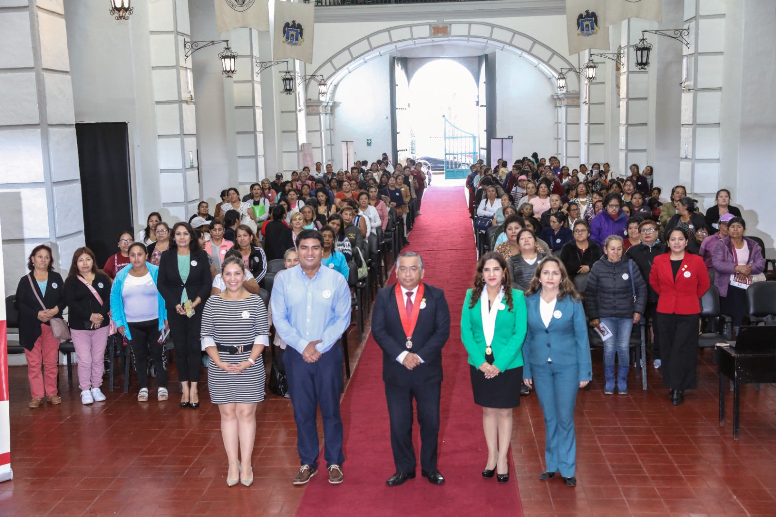 Más de 1,000 lideresas son empoderadas para erradicar la violencia familiar en sus localidades