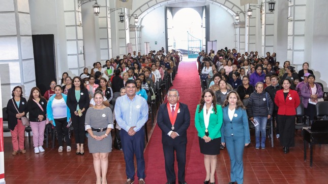 Más de 1,000 lideresas son empoderadas para erradicar la violencia familiar en sus localidades