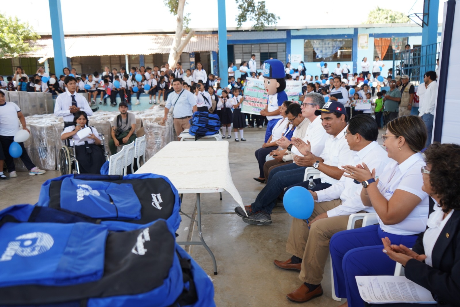 Más de mil 600 escolares de I.E. José Abelardo Quiñones beneficiados con entrega de mobiliario