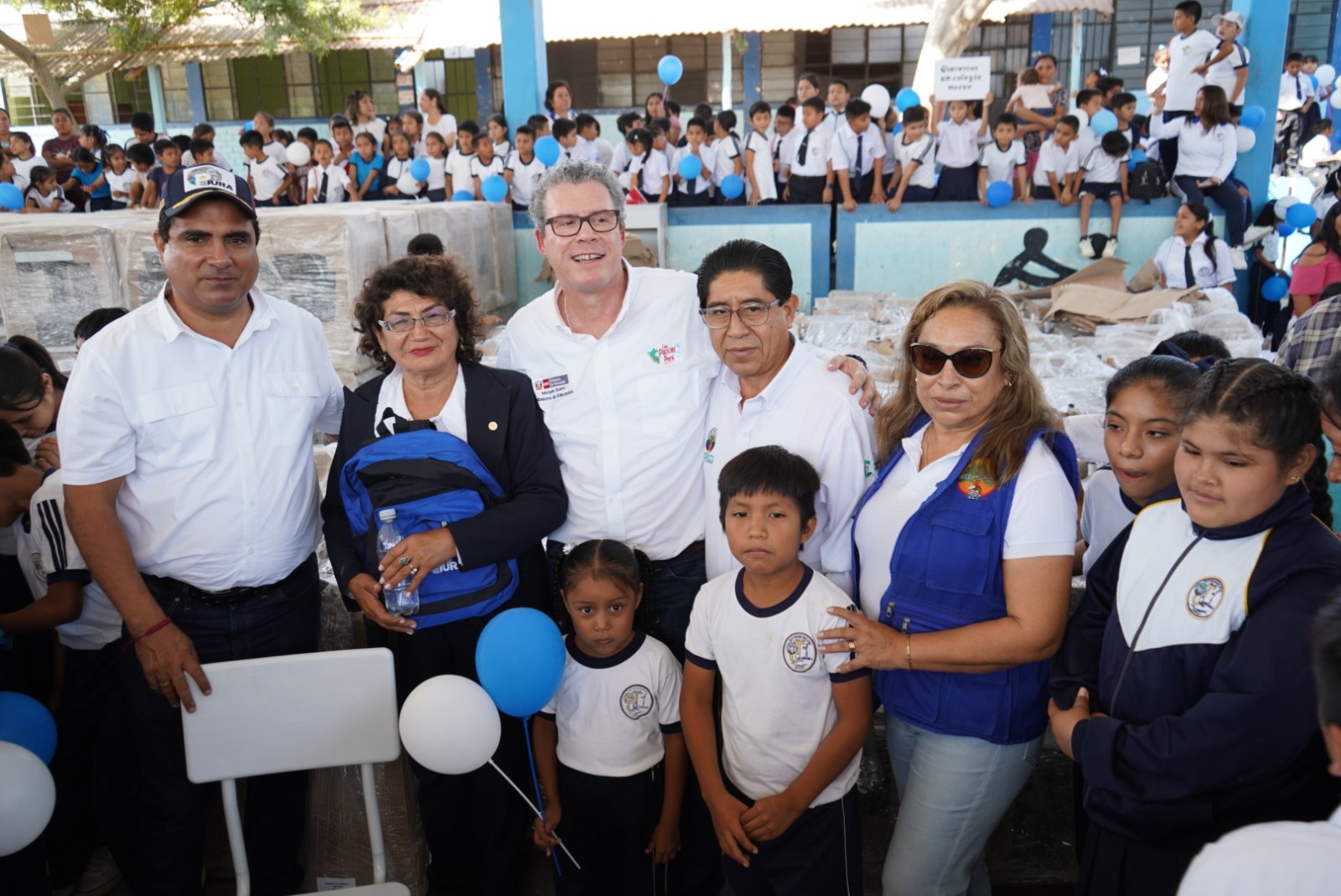 Más de mil 600 escolares de I.E. José Abelardo Quiñones beneficiados con entrega de mobiliario