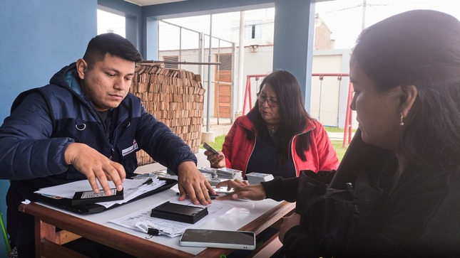 La Municipalidad Provincial de Chincha, en colaboración con RENIEC, organizó una exitosa jornada de entrega de DNI. Este evento, coordinado por el área de Registro Civil, permitió a muchos ciudadanos obtener sus documentos de identidad de manera ágil y eficiente.
Invitamos a la comunidad a seguirnos en nuestras redes sociales para estar informados sobre próximos eventos y actividades. La Municipalidad de Chincha y RENIEC continuarán trabajando juntos para ofrecer más servicios de calidad a nuestros ciudadanos.