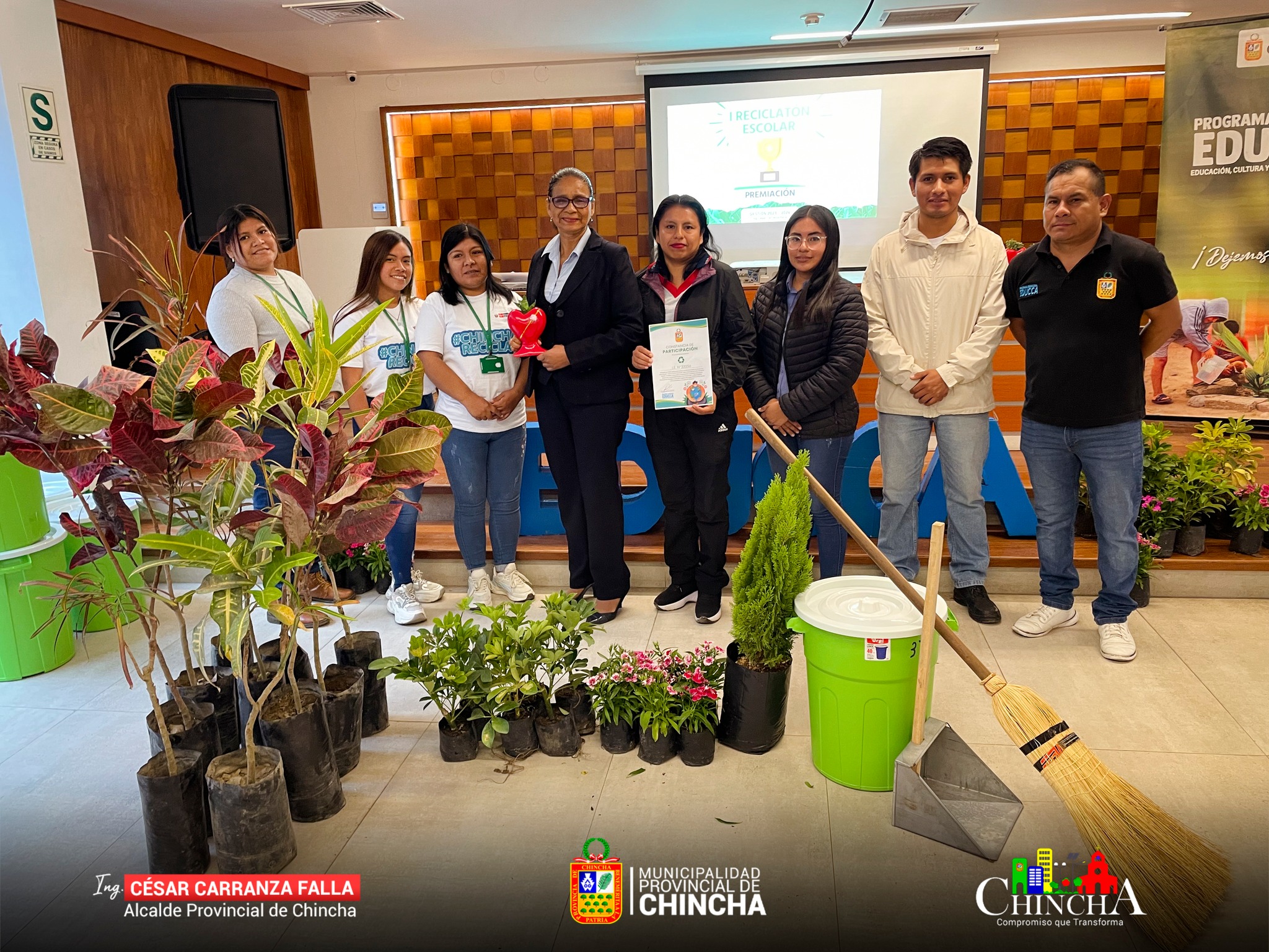 El programa municipal EDUCCA, de la municipalidad Provincial, es el que organiza dicho concurso, entre 9 instituciones educativa la cual se eligió a los tres colegios ganadores, donde se tomó en cuenta la acumulación de peso en materiales reciclables.
Nuestro objetivo es concientizar a la comunidad educativa de la necesidad de llevar acabo el desarrollo sostenible para preservar el medio ambiente, reflexionar sobre la problemática ambiental global y difundir información sobre la educación ambiental, segregación de los residuos sólidos.
#MunicipalidadProvincialDeChincha
#CompromisoQueTransforma
📱¡Estamos en Tik Tok!, síguenos en: https://www.tiktok.com/@muniprovindechincha