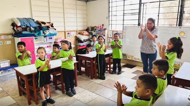 ✍️Con la finalidad de seguir promoviendo la educación y el bienestar en los niños.
La Municipalidad Provincial de Chincha a través de la Demuna Provincial y equipo de Psicología, continua realizando los talleres, el cual tiene la finalidad de disminuir y erradicar las conductas agresivas en el aula de clases.
Con el objetivo que los niños, niñas refuercen el auto concepto que tienen de sí mismos, aprendiendo valores, fomentando en ellos creatividad, liderazgo, resolución de conflictos, capacidad para trabajar en equipo y autonomía. 
#MunicipalidadProvincialDeChincha
#CompromisoQueTransforma
📱¡Estamos en Tik Tok!, síguenos en: https://www.tiktok.com/@muniprovindechincha