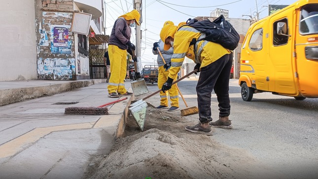 🔰El equipo de #LimpiezaPública, sigue realizando el recojo de desperdicios en diferentes puntsos de la ciudad, esta vez se intervino la calle Rosario.
El objetivo es erradicar los puntos críticos de nuestra provincia y poder mantener limpia nuestra ciudad.
👉🏻Le pedimos a los vecinos, que tomen conciencia y nos apoyen en mantener limpia y ordenada nuestra Provincia 
#MunicipalidadProvincialDeChincha #CompromisoQueTransforma #CésarCarranzaAlcalde 
📱¡Estamos en Tik Tok!, síguenos en: https://www.tiktok.com/@muniprovindechincha
