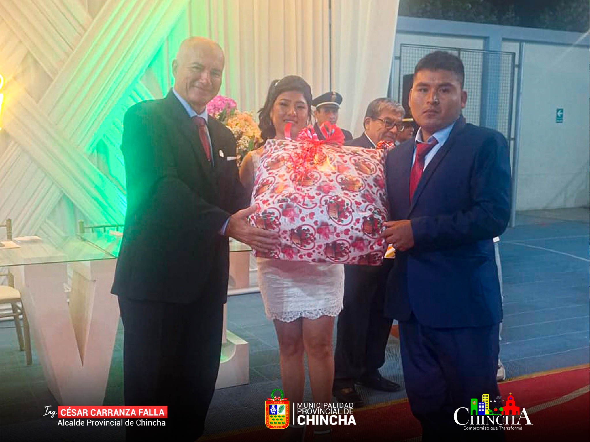 El alcalde Provincial, Ing. César Carranza, unió a las parejas de la ciudad, en el "Primer Matrimonio Civil Comunitario del 2024", a propósito del día de Mamá fecha en que se convirtió a quienes quieren formalizar su unión civil .
Tras el ❞𝗦𝗶́, 𝗮𝗰𝗲𝗽𝘁𝗼❞, las parejas fueron declaradas legalmente casadas, recibiendo su constancia de matrimonio y unión civil. Así mismo, las parejas participaron del sorteo y entrega de electrodomésticos como obsequio de la entidad municipal como aporte al inicio de una nueva vida juntos formalmente, muchas felicidades.
#MunicipalidadProvincialDeChincha
#CompromisoQueTransforma
¡Estamos en Tik Tok!, síguenos en: https://www.tiktok.com/@muniprovindechincha