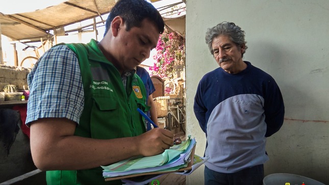 Continuamos comprometidos con la salud pública al registrar y promover prácticas seguras en el almacenamiento de agua potable entre la comunidad. Recopilamos evidencia y datos pertinentes de cada vecino con el objetivo de mejorar constantemente nuestros estándares. Por ello, te solicitamos amablemente que permitas la entrada al personal identificado como actor social de la Municipalidad Provincial de Chincha a tu hogar. Su visita es necesaria para llevar a cabo los exámenes pertinentes y determinar si existe contaminación por el mosquito del dengue en tu suministro de agua.
#MunicipalidadProvincialDeChincha
#CompromisoQueTransforma
📱¡Estamos en Tik Tok!, síguenos en: https://www.tiktok.com/@muniprovindechincha