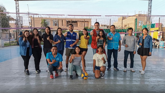 🔰El comité de apoyo del club formándose para la vida, en coordinación con la Municipalidad Provincial de Chincha a través de la DEMUNA PROVINCIAL, realizaron una tarde deportiva en el Polideportivo de San Agustin.
El objetivo principal de esta actividad es fortalecer el desarrollo de habilidades de jóvenes y niños, y así reducir la violencia entre ellos.
Donde se llevó a cabo actividades de entretenimiento, confraternidad y juegos con los niños, niñas y adolescentes de la zona de San Agustin, por parte del Consorcio Cayetano Heredia se brindo corte de cabello, peinados, manicure y tratamiento facial.
📌Estas actividad son muy importante en nuestra provincia, para la buena salud mental y física de las personas.
#MunicipalidadProvincialDeChincha
#CompromisoQueTransforma
📱¡Estamos en Tik Tok!, síguenos en: https://www.tiktok.com/@muniprovindechincha