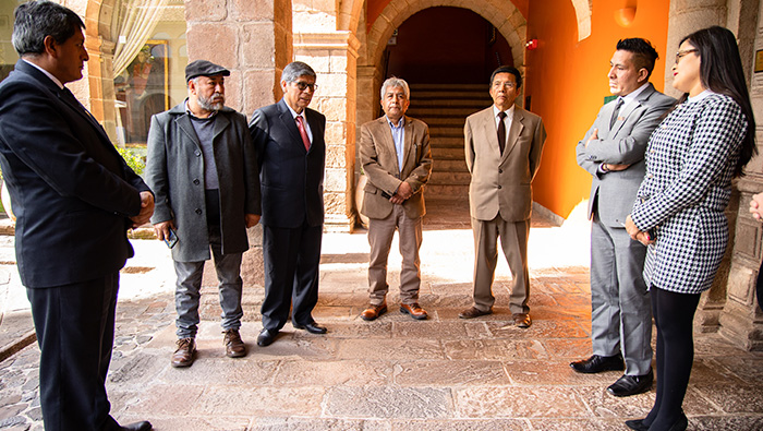 Recorrido de los funcionarios por las instalaciones del Hotel Monasterio guiados por representantes de Perú Belmond.