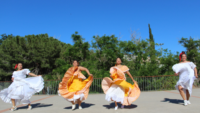 Connacionales festejan con expresiones culturales el Día de la Madre peruana en Barcelona