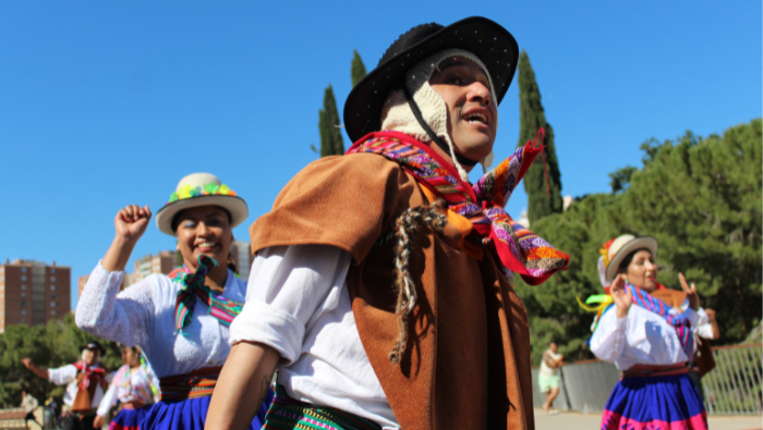 Connacionales festejan con expresiones culturales el Día de la Madre peruana en Barcelona