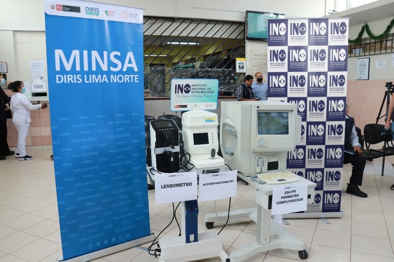 Fotografía de los equipos oftalmológicos entregados por el INO al CMI Rímac