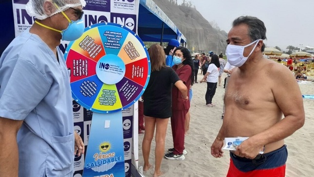 Personal del INO en campaña de prevención en playa de la Costa Verde - Lima