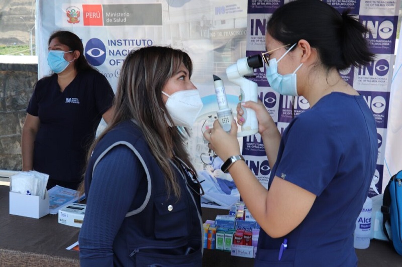 Personal del INO en campaña de prevención en playa de la Costa Verde - Lima