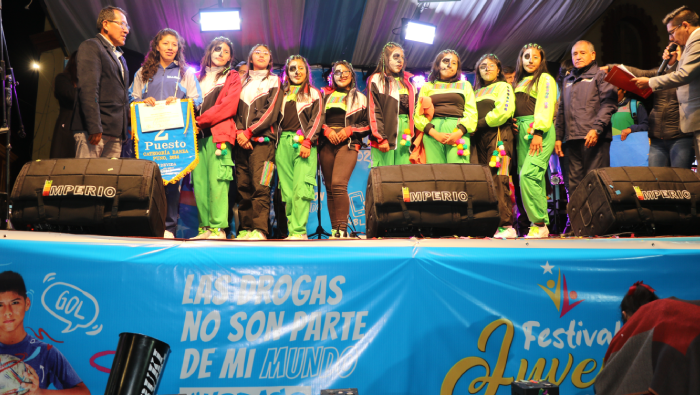 Puno: Mil escolares rechazan consumo de drogas a través del canto y baile