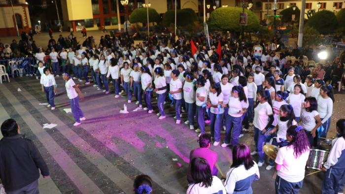 Puno: Mil escolares rechazan consumo de drogas a través del canto y baile