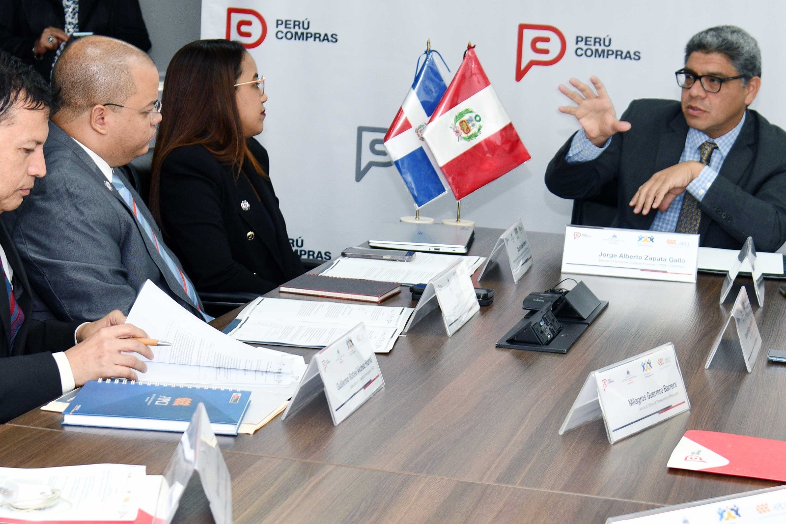 Foto de una de las reuniones bilaterales