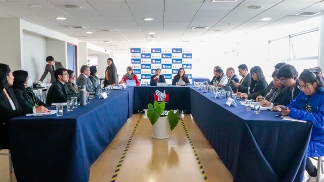 En la cita, las entidades del Ejecutivo reportaron las acciones que vienen ejecutando como parte del Plan Integral Frente a la Minería Ilegal, denominado Plan Restauración, aprobado en el año 2021 y cuyo objetivo es combatir la minería ilegal en diversas zonas identificadas en los departamentos de Puno, Cusco y Madre de Dios, evitando así su desplazamiento a otras regiones.