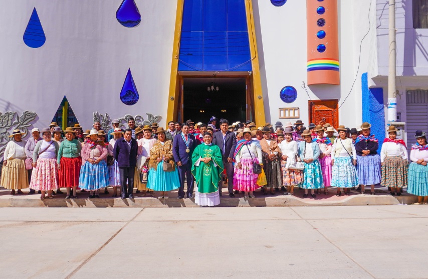 Concejo Municipal saluda a la “Asociacion de pequeños productores de verduras, hortalizas y flores de Jayllihuaya” por su XXIII Aniversario