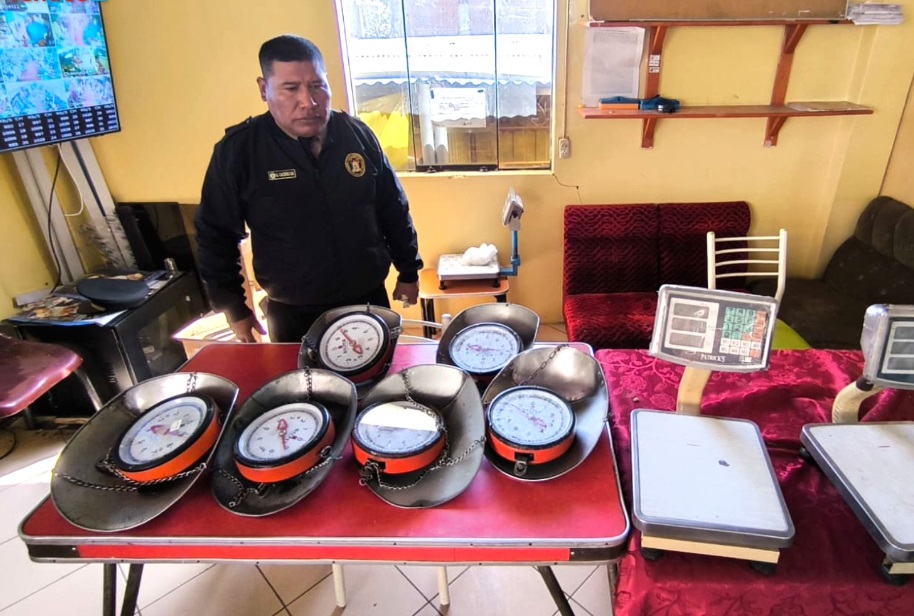 Mega operativo de balanzas adulteradas en el interior y exterior de los mercados Laykakota, Unión y Dignidad