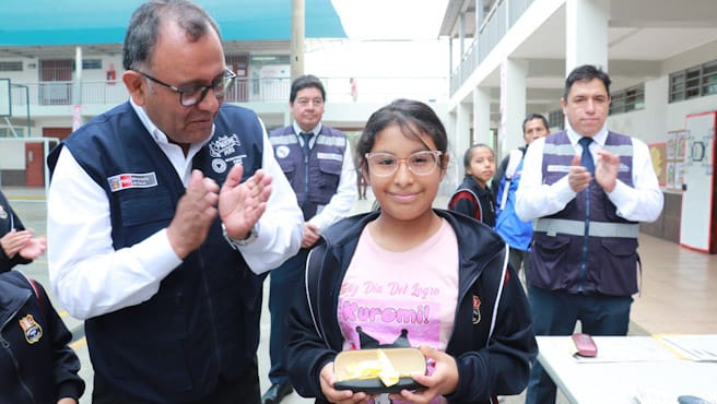 La Victoria: Instituto Nacional de Oftalmología entrega lentes correctivos a 79 escolares del nivel primario