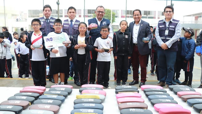 La Victoria: Instituto Nacional de Oftalmología entrega lentes correctivos a 79 escolares del nivel primario