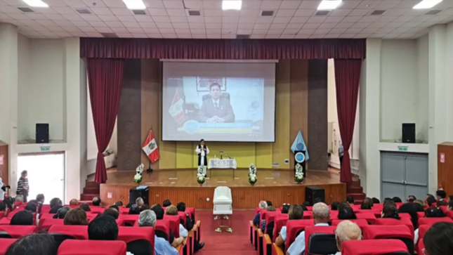 En vivo: La UNJFSC realiza la despedida institucional al past rector y docente de la Facultad de Ciencias Empresariales, Dr. Cesar Marcelino Mazuelos Cardoza.